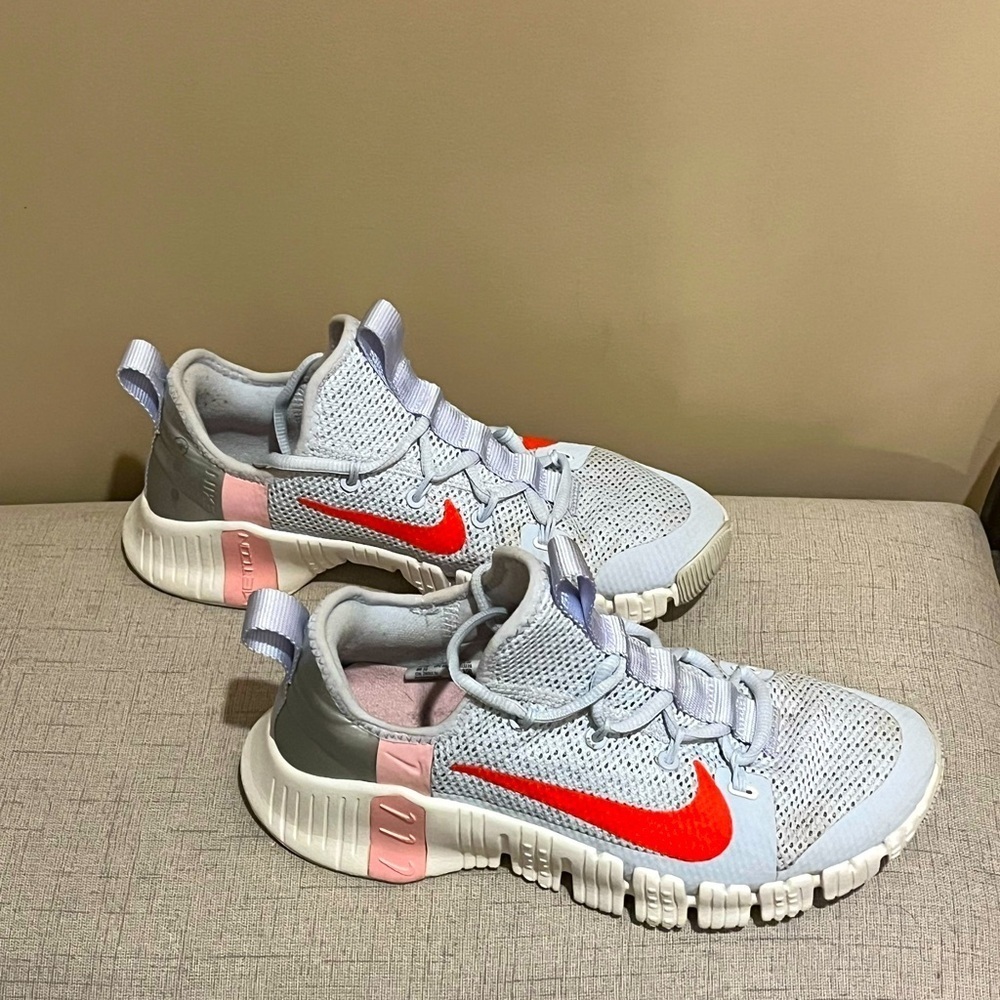Nike Free Metcon, Summit White, Arctic Punch & Metallic Silver, size 9